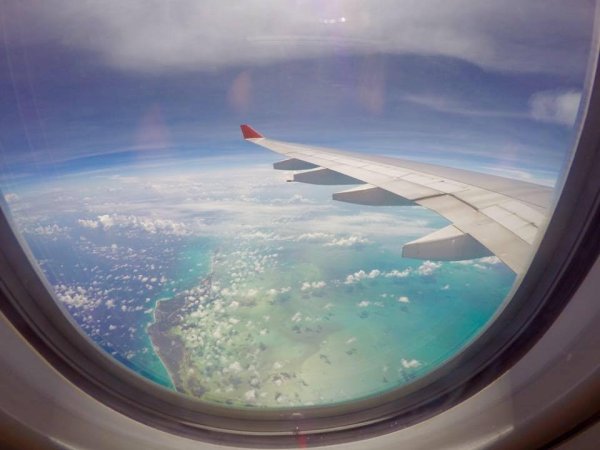 Иллюминатор самолета