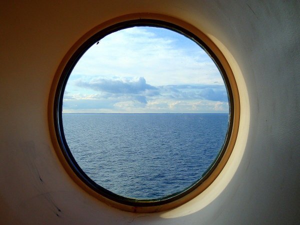 Красивый вид из окна самолета