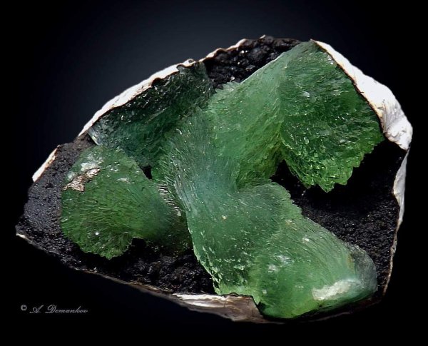 Прозрачный Речной камень