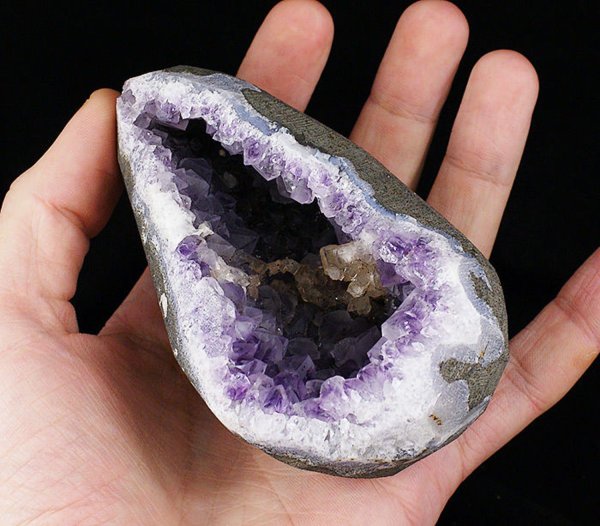 Минерал пирит жеода