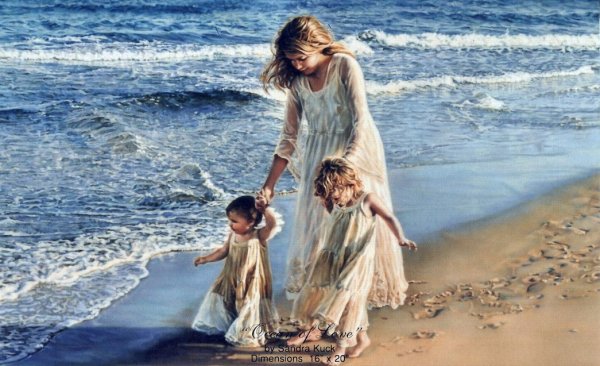 Мама и ребенок на берегу моря