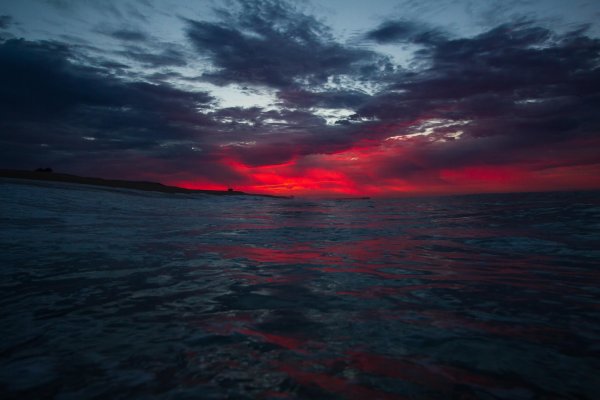 Бушующее море