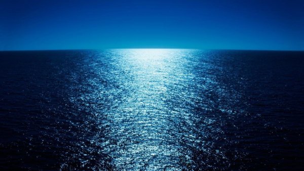 Пасмурное море