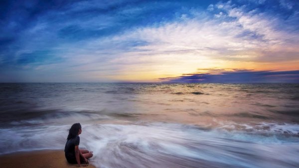 Парень на берегу моря