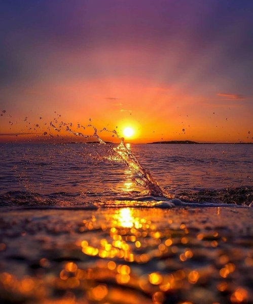 Красивый рассвет на море