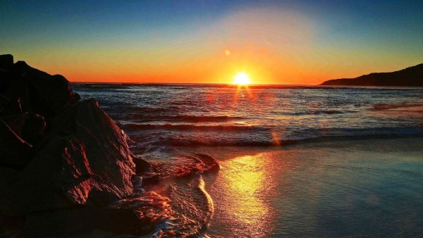 Рассвет над морем