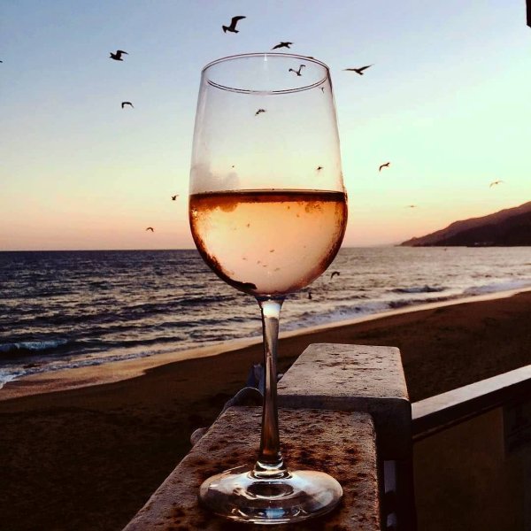 Красивое море вино