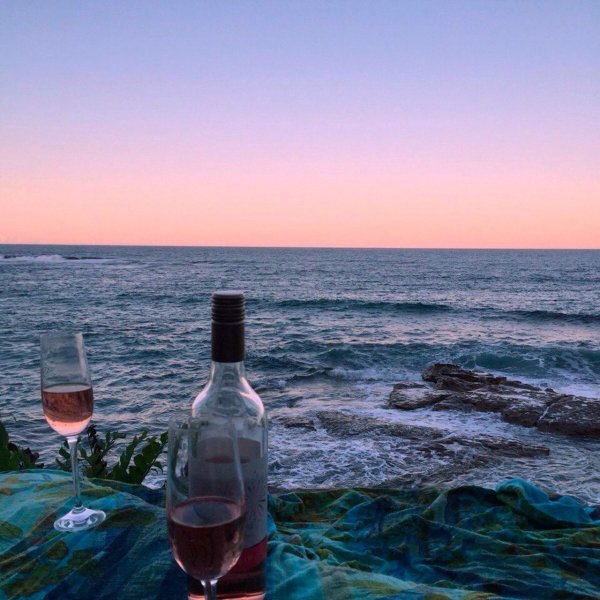 Вино на берегу океана