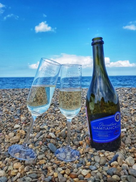Шампанское и море