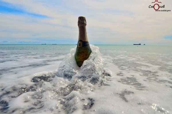 Шампанское и море