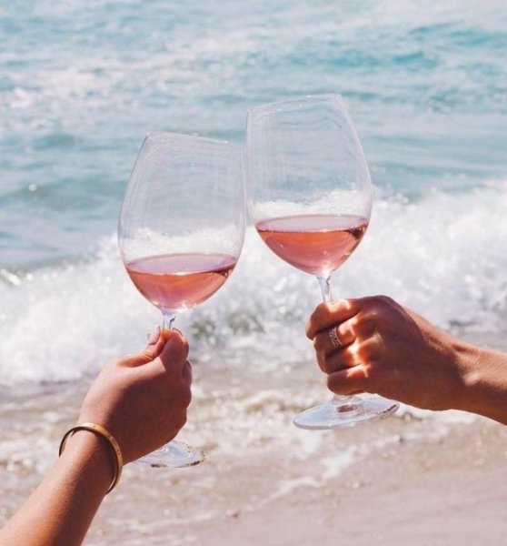 Шампанское и море