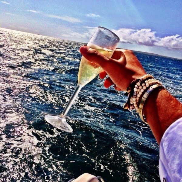 Вино на берегу моря