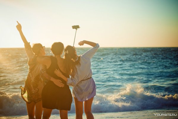 Лето с друзьями на пляже