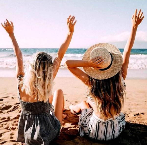 Друзья на закате