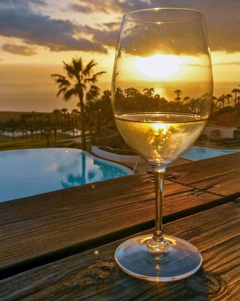 Вино и море