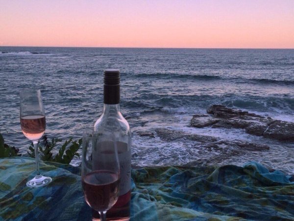 Вино на берегу