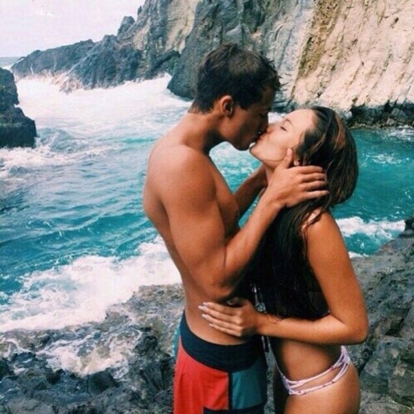 Влюбленные на пляже