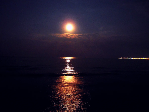 Красивая Луна