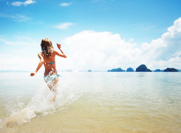 Пробежка по берегу моря