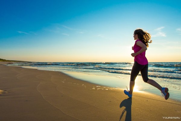 Бег по берегу моря