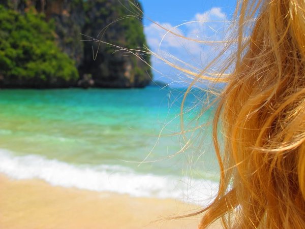 Волосы на море
