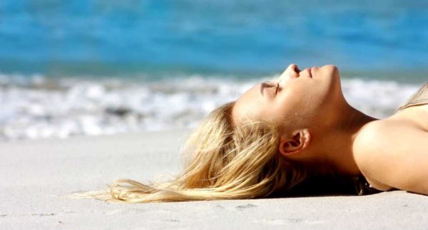 Девушка волосы на ветру