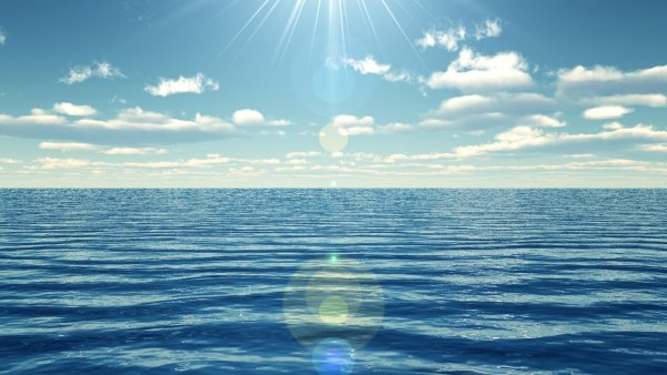 Светло голубое море