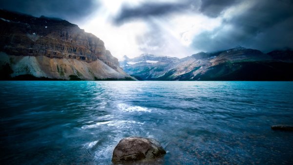 Пруд река море