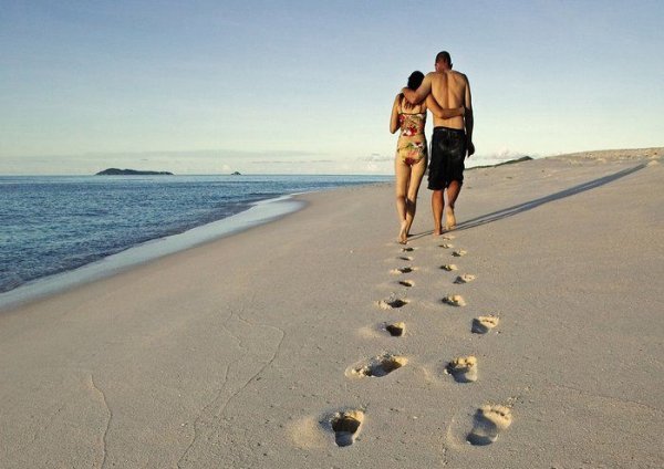 Следы двоих на песке