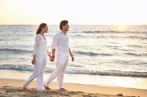 Два человека на море