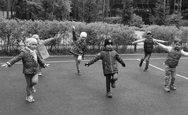 Море волнуется раз