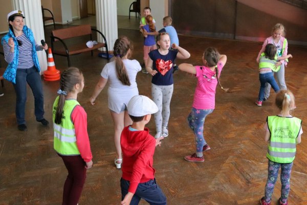 Детская игра море волнуется раз