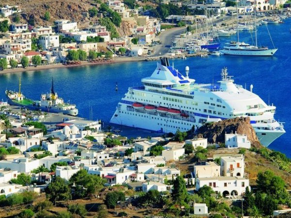 Миконос Греция круизный лайнер