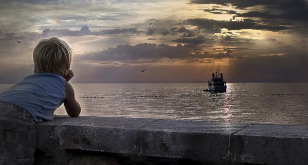 Мальчик летом