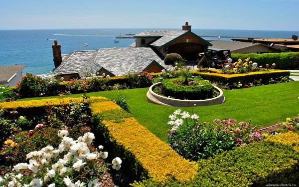 Домик с красивым садом мечта