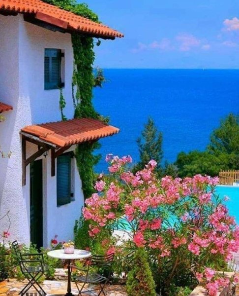 Красивый дом на острове