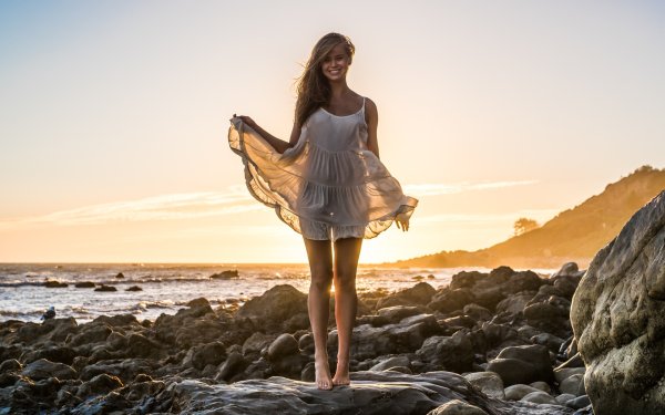 Красивые девушки на море