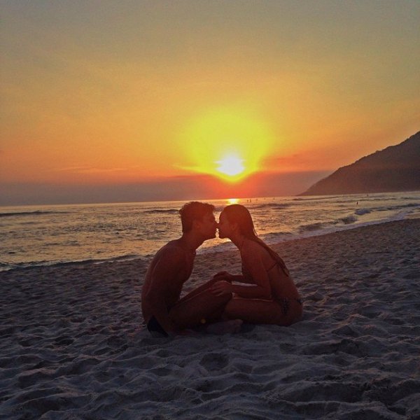 Закат вдвоем у моря