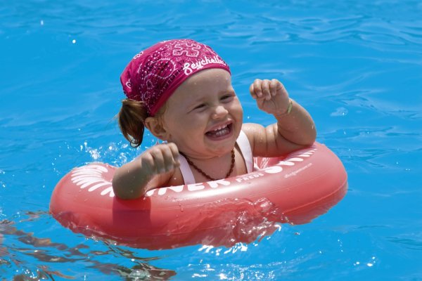 Плавать в море рисунок