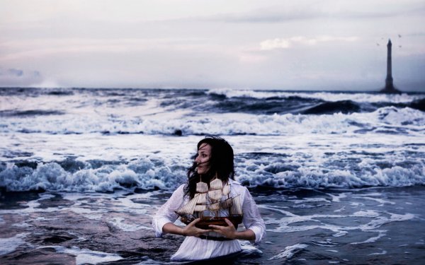 Девушка на паруснике