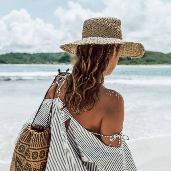 Шляпа на пляж