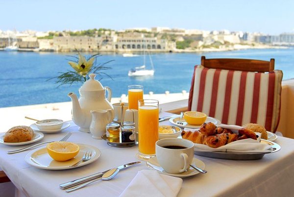 Утро в Испании завтрак на море