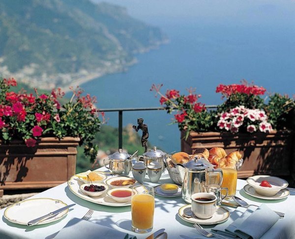 Завтрак на террасе