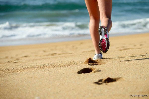 Бег по берегу моря