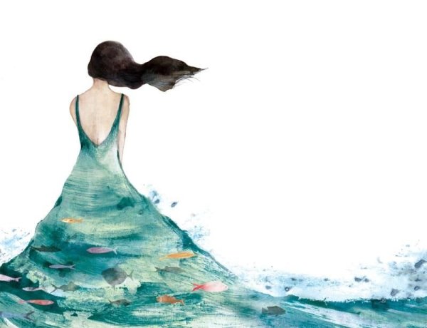 Девушка в платье под водой