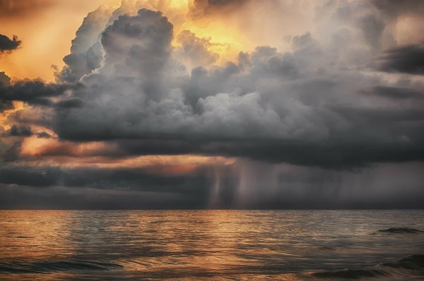 Дождь на море