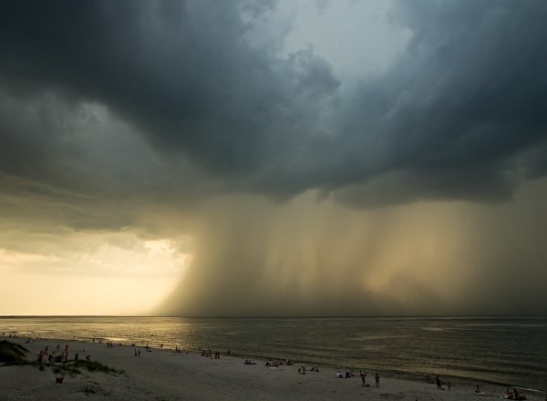 Дождь на море