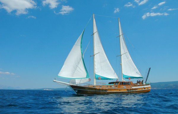 Корабль в море