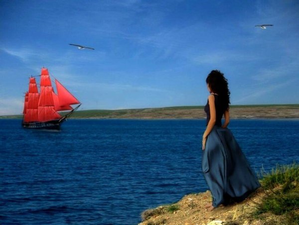 Корабль с алыми парусами в море