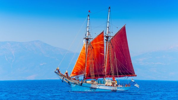 Бриг Алые паруса в Санкт-Петербурге